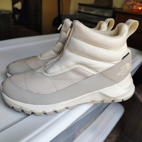 The North Face thermoball Insulated Pogressive Women's Zip Up Snow Boot 9. - Picture 16 of 16